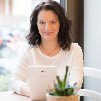 Sandra Brestrich – Kommunikations-, Medienwissenschaftlerin und Text-Komplizin